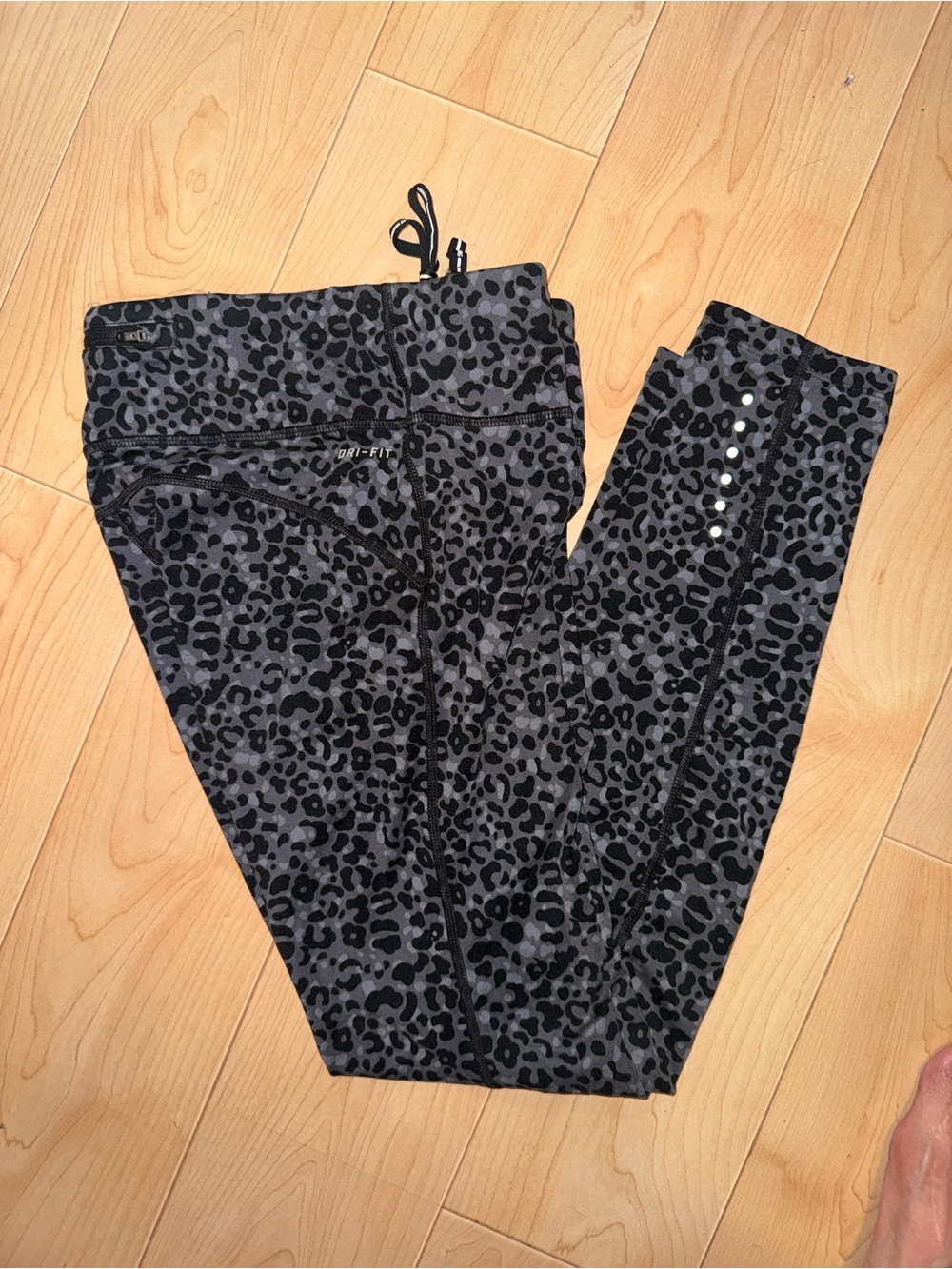 Nike Dri Fir Gray & Black Leopard Print Active Leggings size M